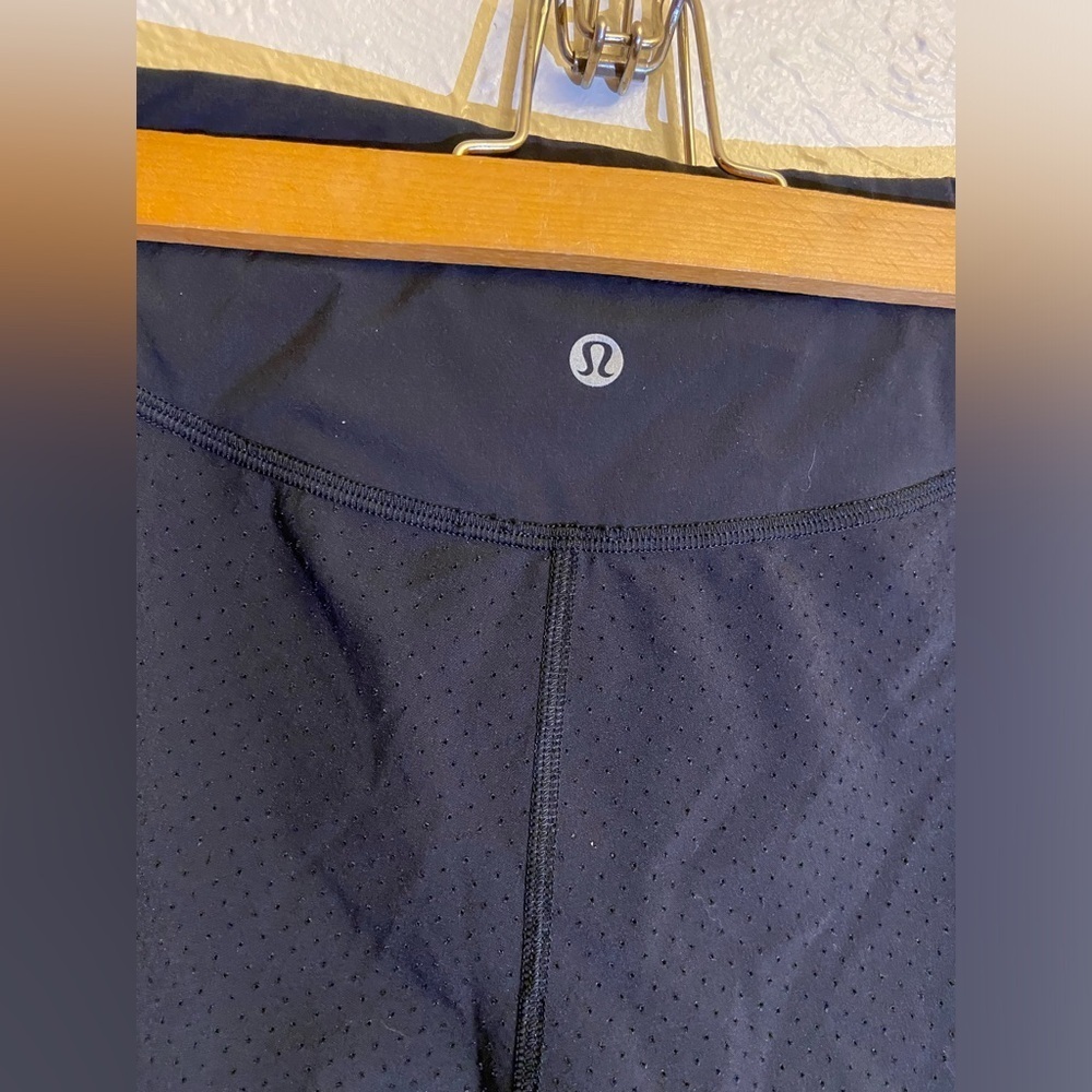 Lululemon short - Picture 6 of 9